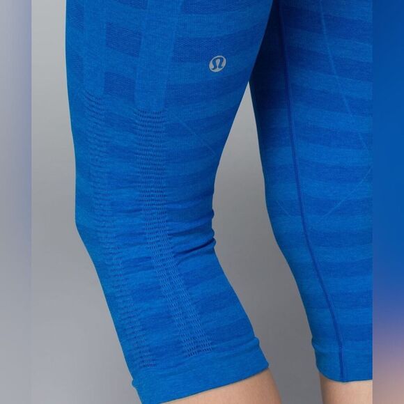 Lululemon In The Flow Crop*Stripe‎ size 8 - Picture 3 of 13